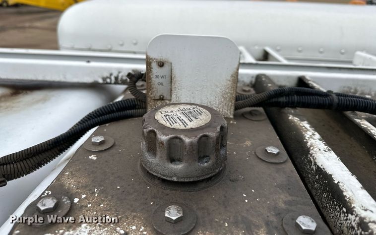 image for item DS3353 2009 Peterbilt 335 utility / service truck