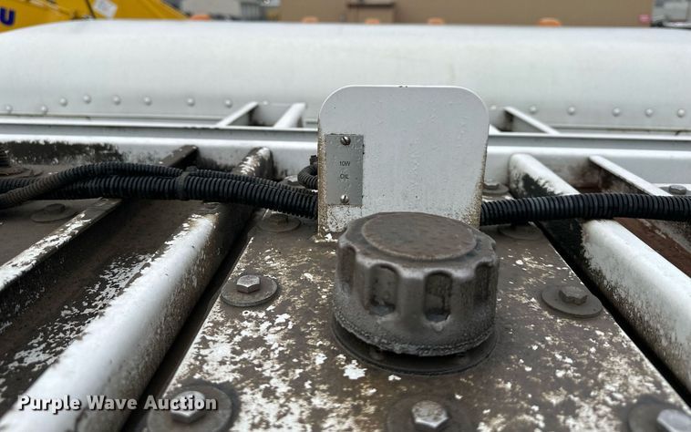 image for item DS3353 2009 Peterbilt 335 utility / service truck