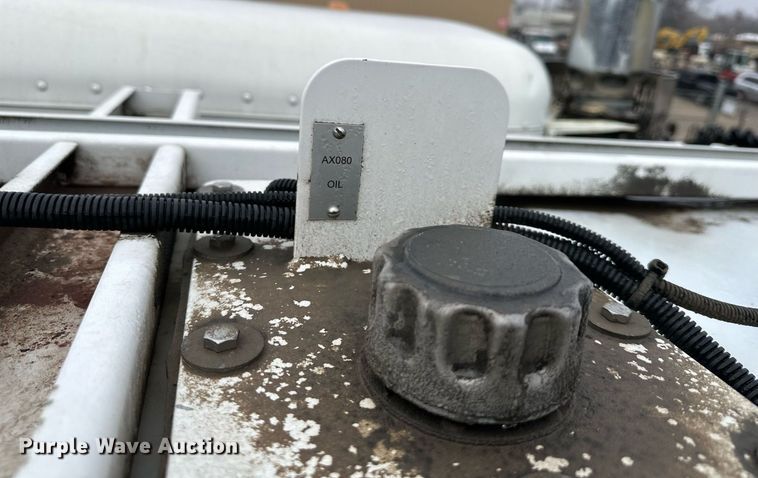 image for item DS3353 2009 Peterbilt 335 utility / service truck