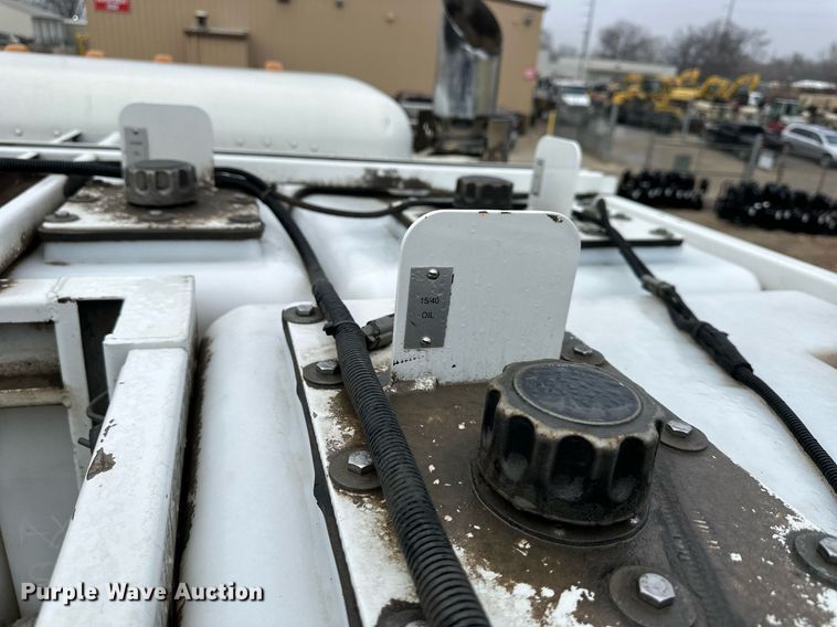 image for item DS3353 2009 Peterbilt 335 utility / service truck