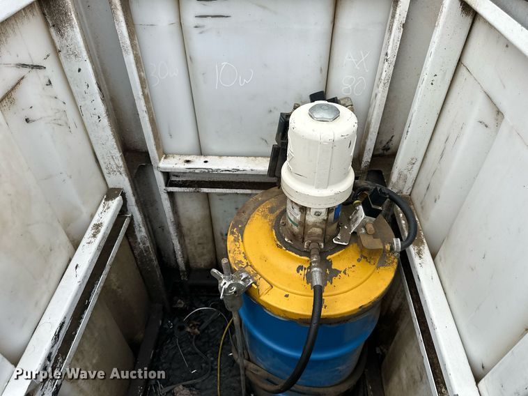 image for item DS3353 2009 Peterbilt 335 utility / service truck