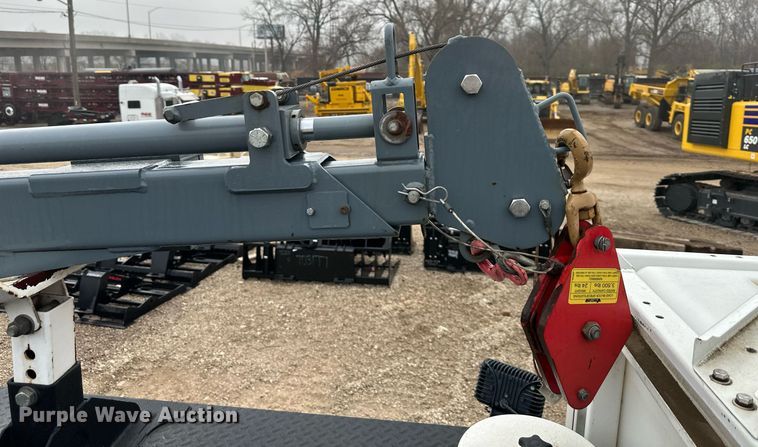 image for item DS3353 2009 Peterbilt 335 utility / service truck