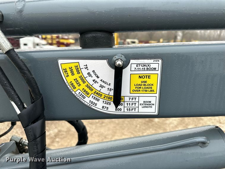 image for item DS3353 2009 Peterbilt 335 utility / service truck