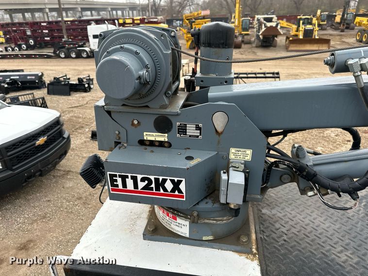 image for item DS3353 2009 Peterbilt 335 utility / service truck