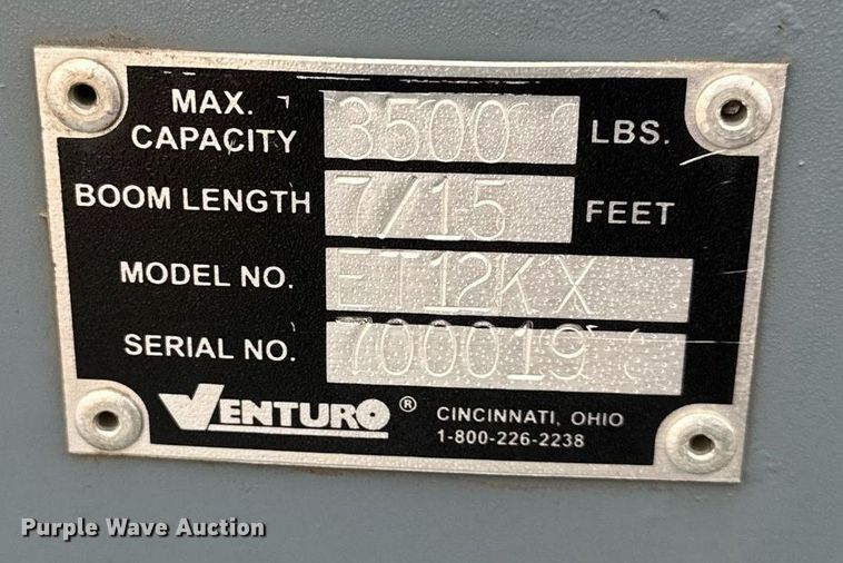 image for item DS3353 2009 Peterbilt 335 utility / service truck