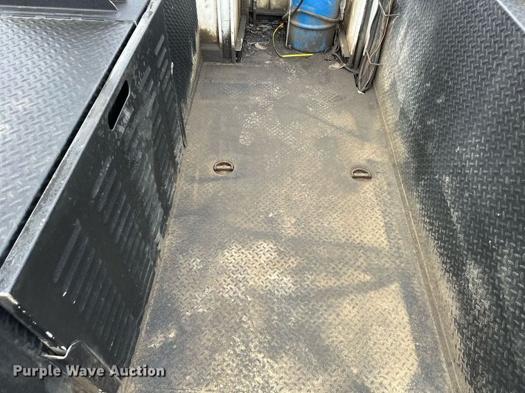 image for item DS3353 2009 Peterbilt 335 utility / service truck