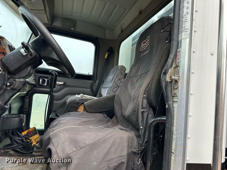 image for item DS3353 2009 Peterbilt 335 utility / service truck