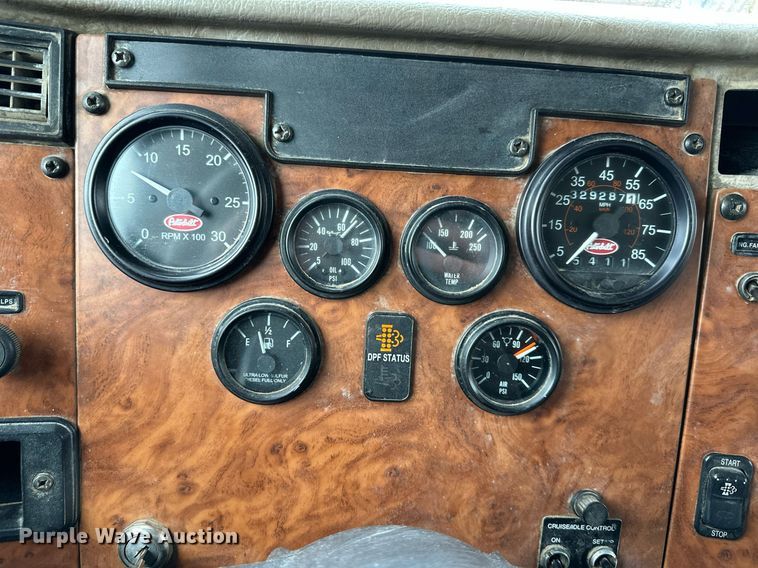 image for item DS3353 2009 Peterbilt 335 utility / service truck