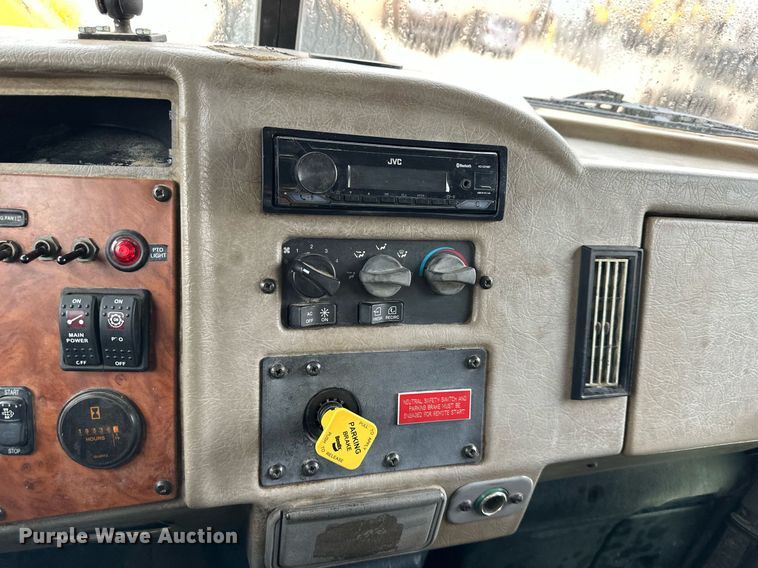 image for item DS3353 2009 Peterbilt 335 utility / service truck