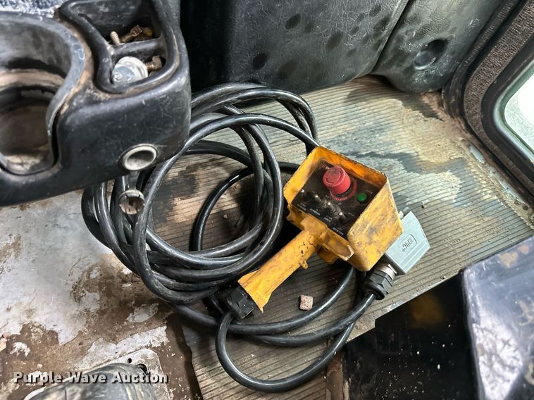 image for item DS3353 2009 Peterbilt 335 utility / service truck