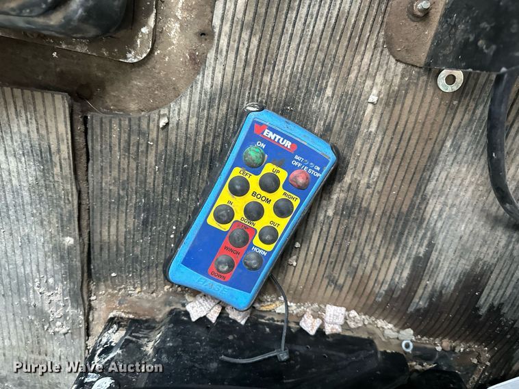 image for item DS3353 2009 Peterbilt 335 utility / service truck