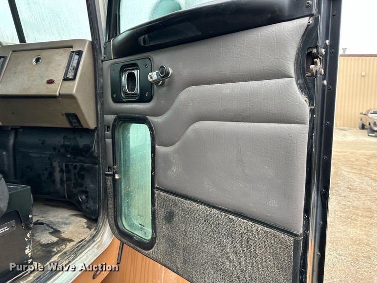 image for item DS3353 2009 Peterbilt 335 utility / service truck