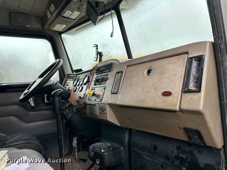 image for item DS3353 2009 Peterbilt 335 utility / service truck