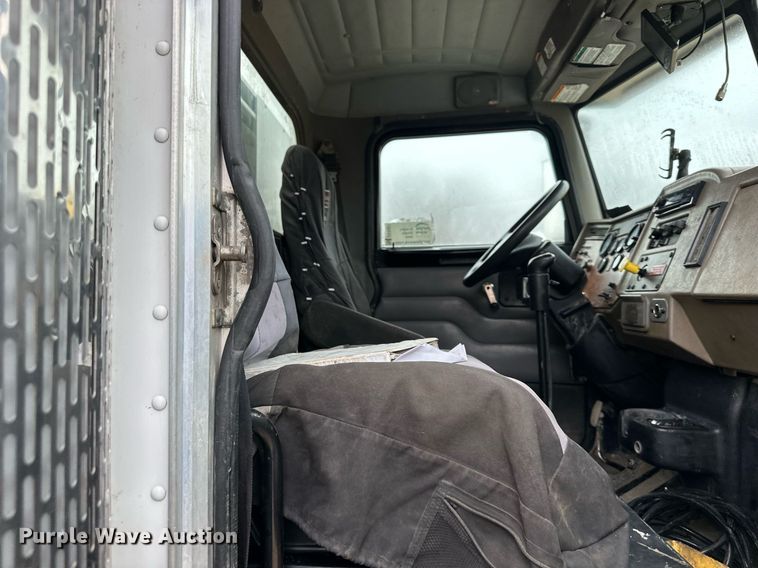 image for item DS3353 2009 Peterbilt 335 utility / service truck