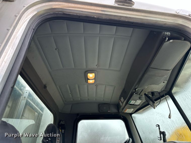 image for item DS3353 2009 Peterbilt 335 utility / service truck