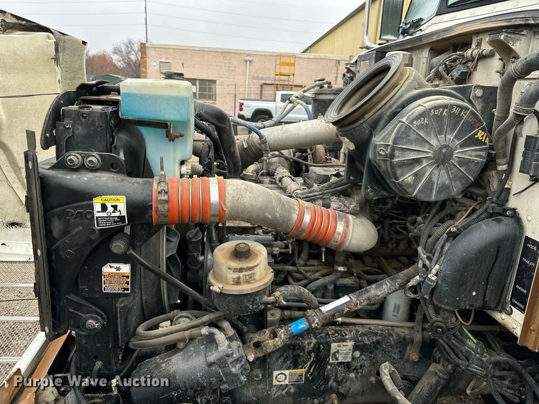 image for item DS3353 2009 Peterbilt 335 utility / service truck