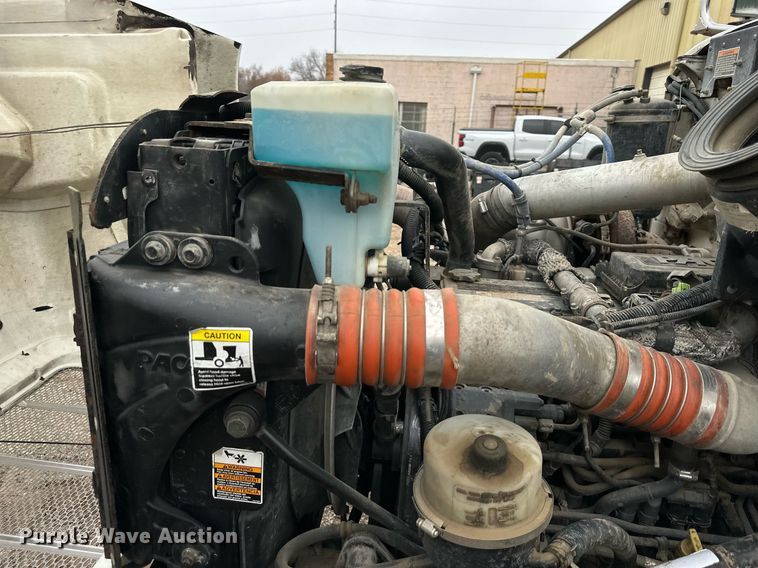 image for item DS3353 2009 Peterbilt 335 utility / service truck