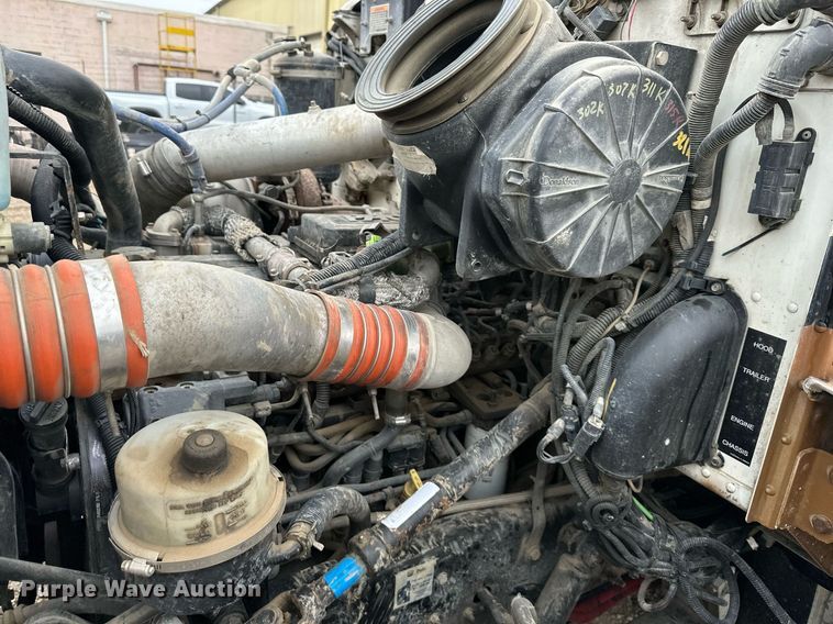 image for item DS3353 2009 Peterbilt 335 utility / service truck