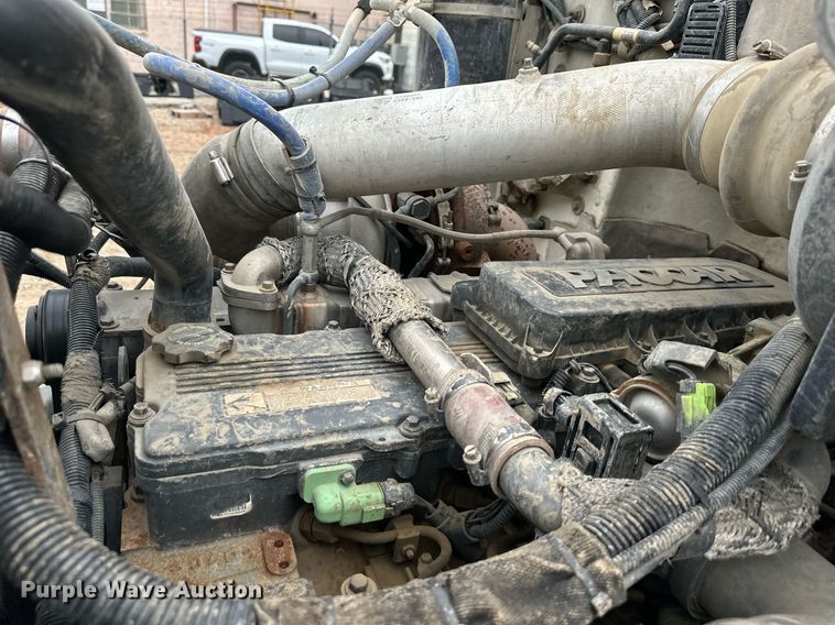 image for item DS3353 2009 Peterbilt 335 utility / service truck