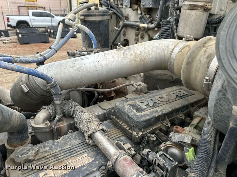 image for item DS3353 2009 Peterbilt 335 utility / service truck