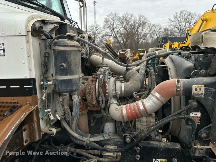 image for item DS3353 2009 Peterbilt 335 utility / service truck