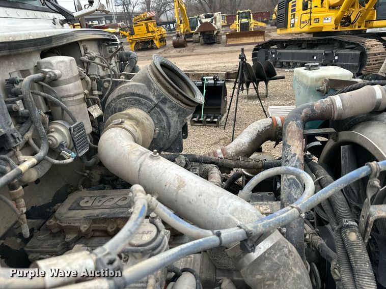 image for item DS3353 2009 Peterbilt 335 utility / service truck