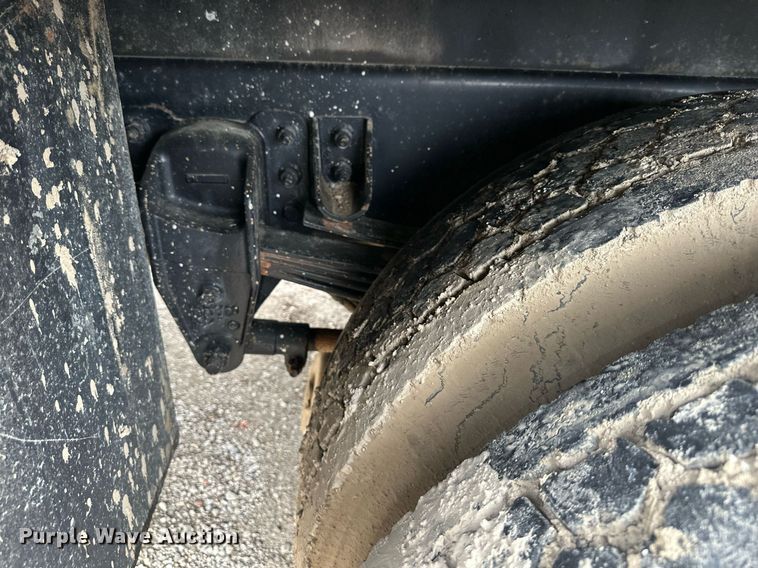 image for item DS3353 2009 Peterbilt 335 utility / service truck