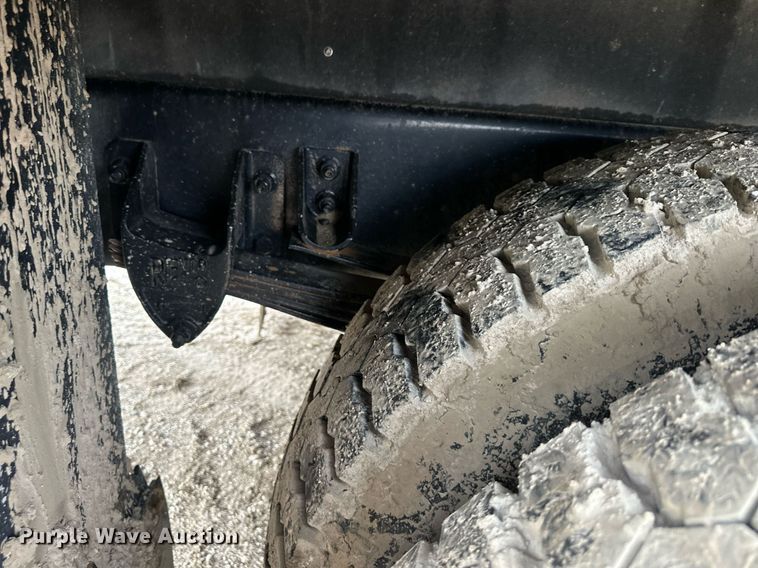 image for item DS3353 2009 Peterbilt 335 utility / service truck