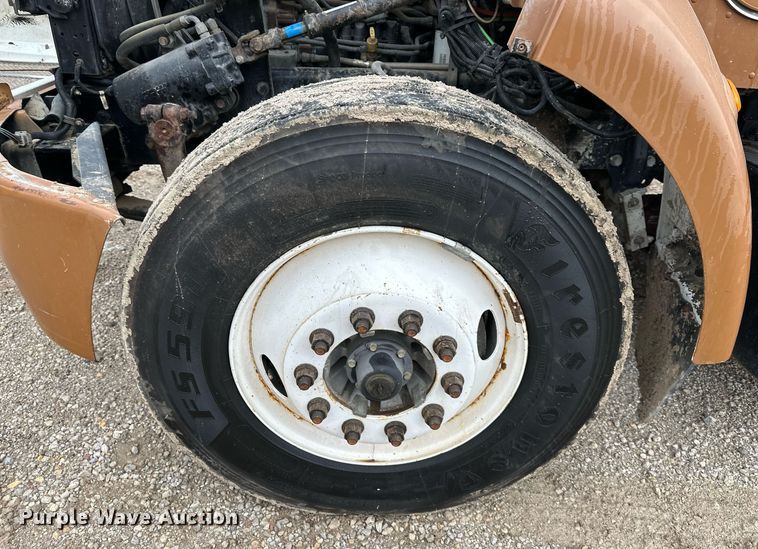 image for item DS3353 2009 Peterbilt 335 utility / service truck