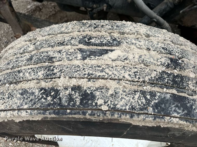 image for item DS3353 2009 Peterbilt 335 utility / service truck