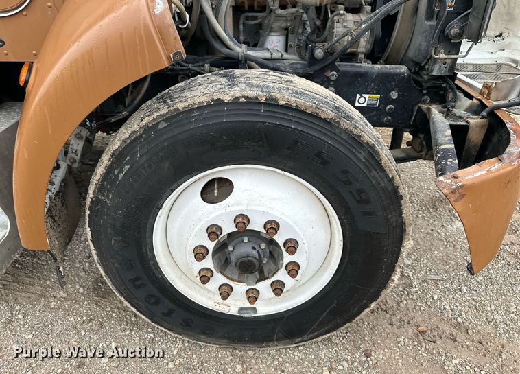 image for item DS3353 2009 Peterbilt 335 utility / service truck