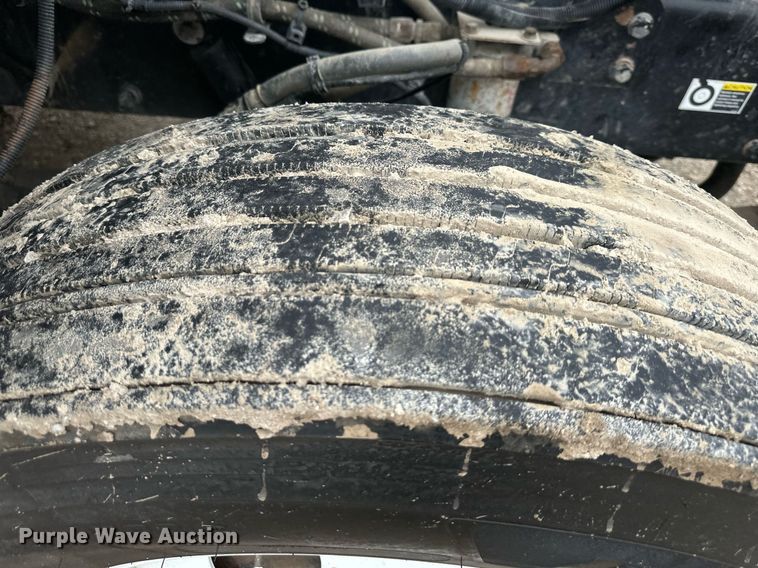 image for item DS3353 2009 Peterbilt 335 utility / service truck