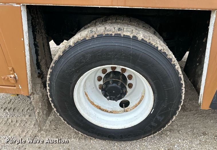 image for item DS3353 2009 Peterbilt 335 utility / service truck