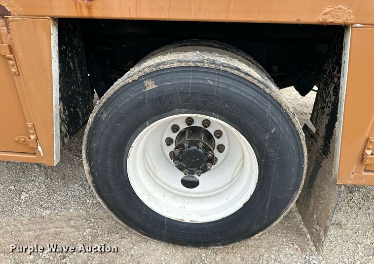 image for item DS3353 2009 Peterbilt 335 utility / service truck