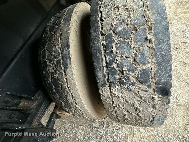 image for item DS3353 2009 Peterbilt 335 utility / service truck