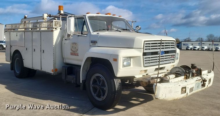 image for item DS5178 1986 Ford F700 utility / service truck