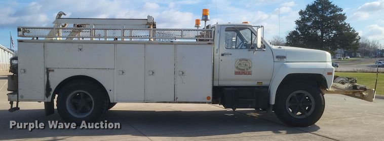 image for item DS5178 1986 Ford F700 utility / service truck