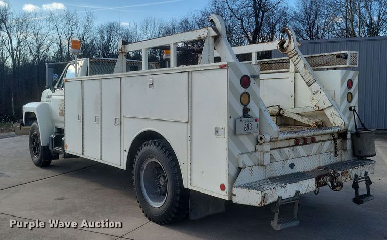 image for item DS5178 1986 Ford F700 utility / service truck