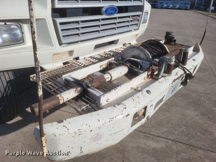 image for item DS5178 1986 Ford F700 utility / service truck