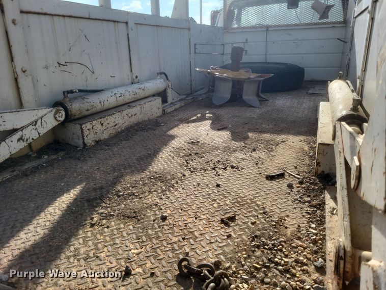 image for item DS5178 1986 Ford F700 utility / service truck