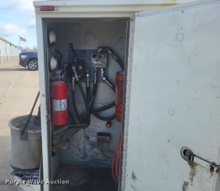 image for item DS5178 1986 Ford F700 utility / service truck