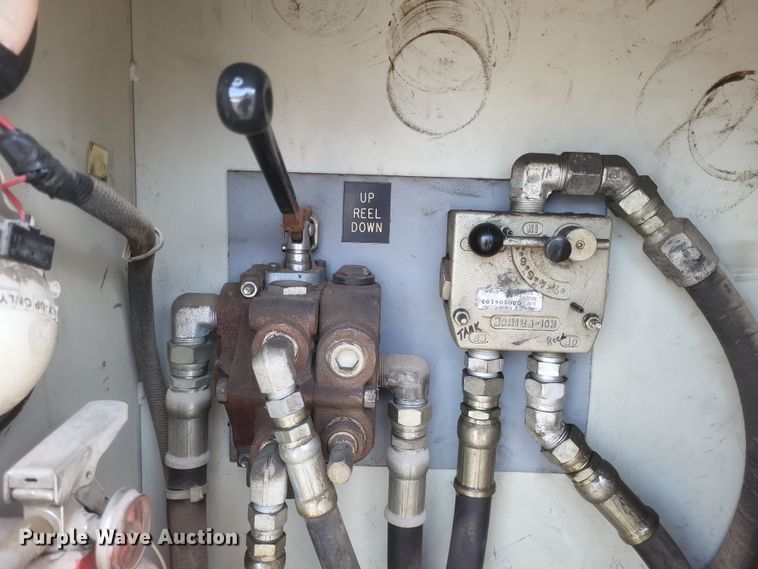 image for item DS5178 1986 Ford F700 utility / service truck