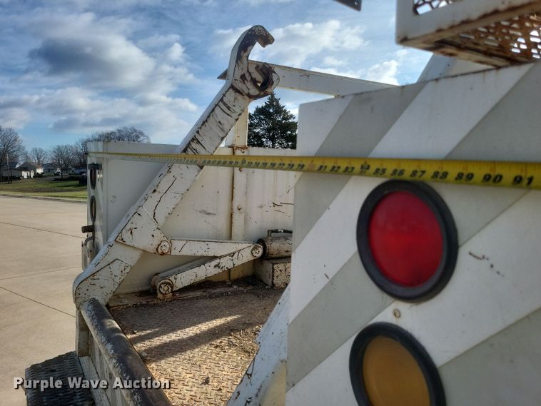 image for item DS5178 1986 Ford F700 utility / service truck