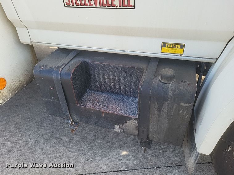 image for item DS5178 1986 Ford F700 utility / service truck