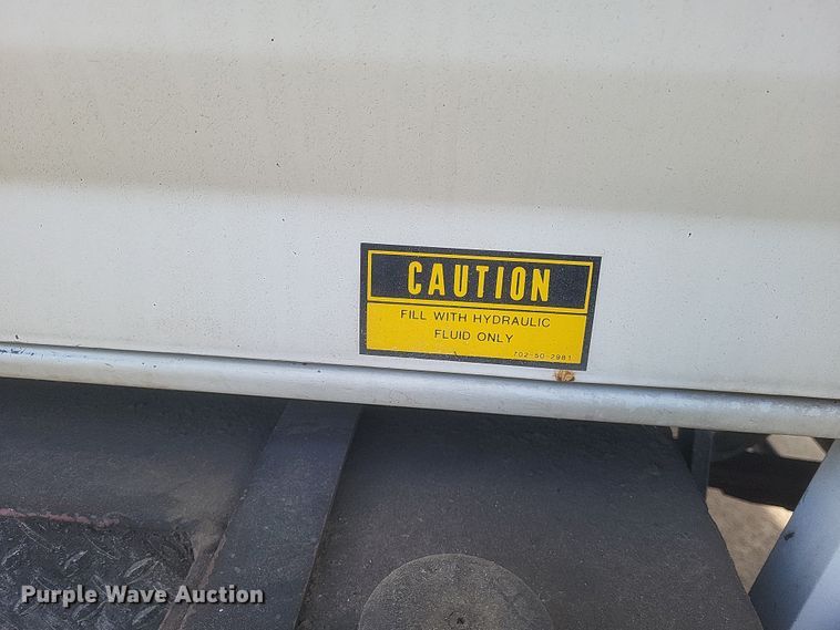 image for item DS5178 1986 Ford F700 utility / service truck