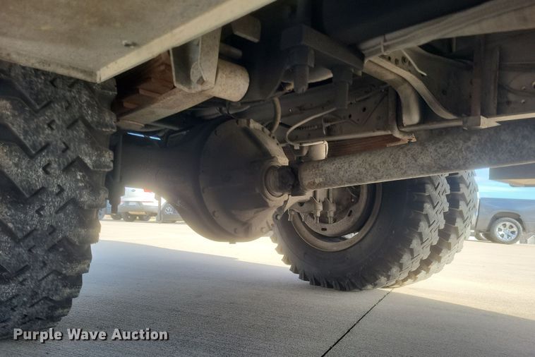 image for item DS5178 1986 Ford F700 utility / service truck