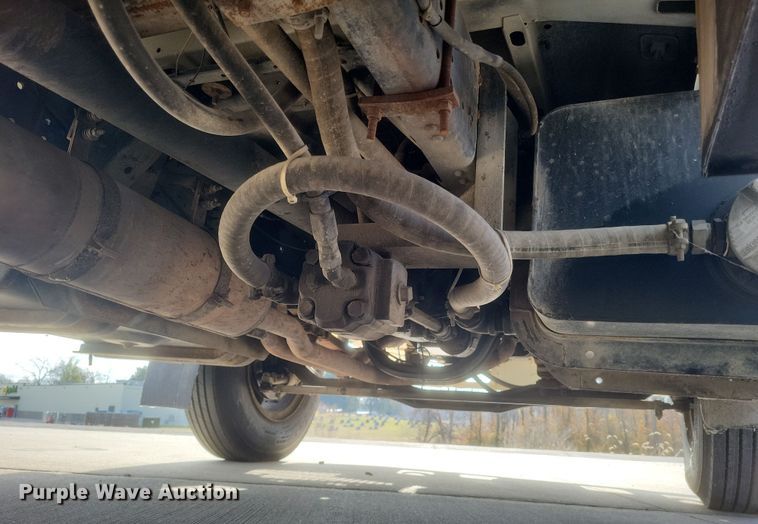 image for item DS5178 1986 Ford F700 utility / service truck