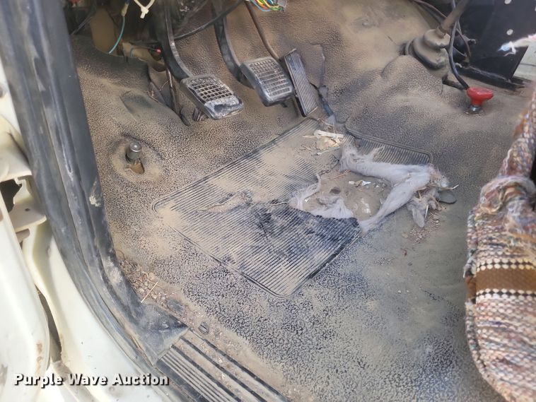 image for item DS5178 1986 Ford F700 utility / service truck