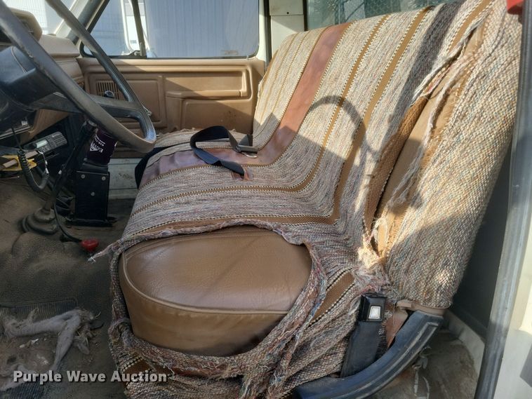 image for item DS5178 1986 Ford F700 utility / service truck