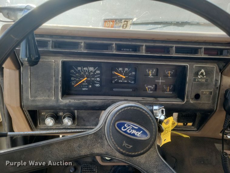 image for item DS5178 1986 Ford F700 utility / service truck